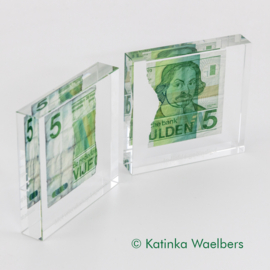 Glazen blokken - presse papiers: 5 gulden