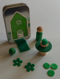 Little Tin House Travel Toy - Houten Popje met huisje Groen