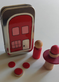 Little Tin House Travel Toy - Houten Popje met huisje Rood
