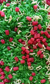 Speelrijst Letters Groen Roze 300 gr.