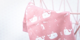 Babypyjama Walvis - roze met voetjes