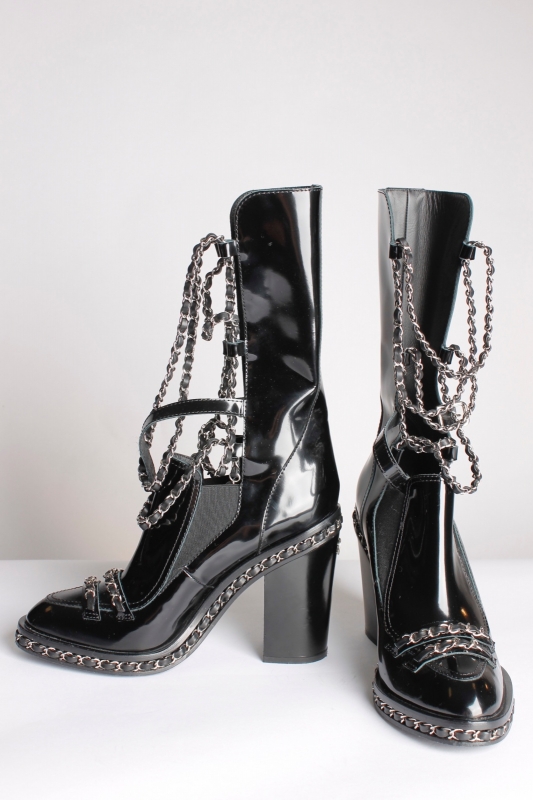 chanel boots chain