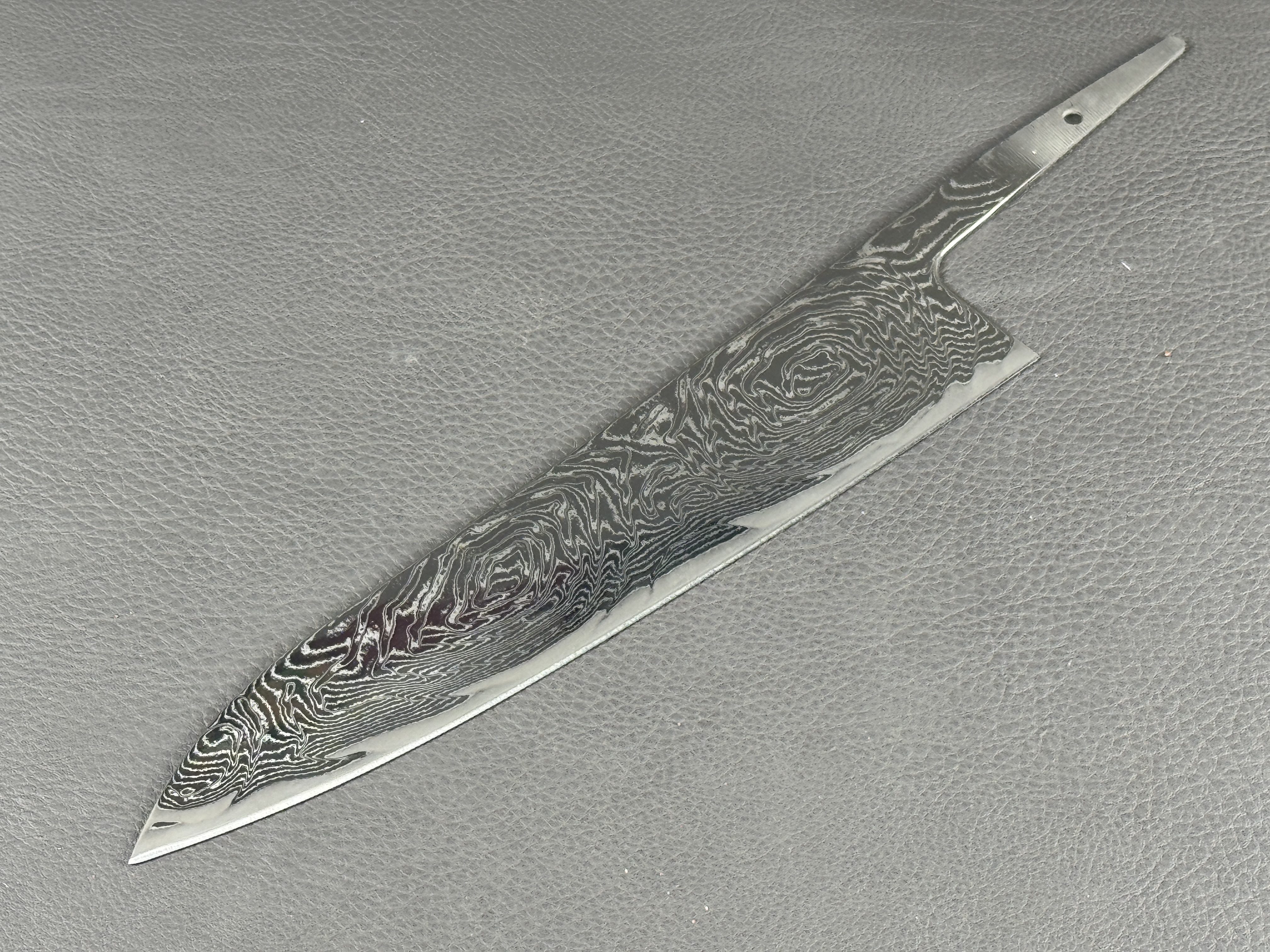 Kagemitsu 竜巻 Tatsumaki, Gyuto 210 mm (chef's knife), AUS10 damascus -blade only-