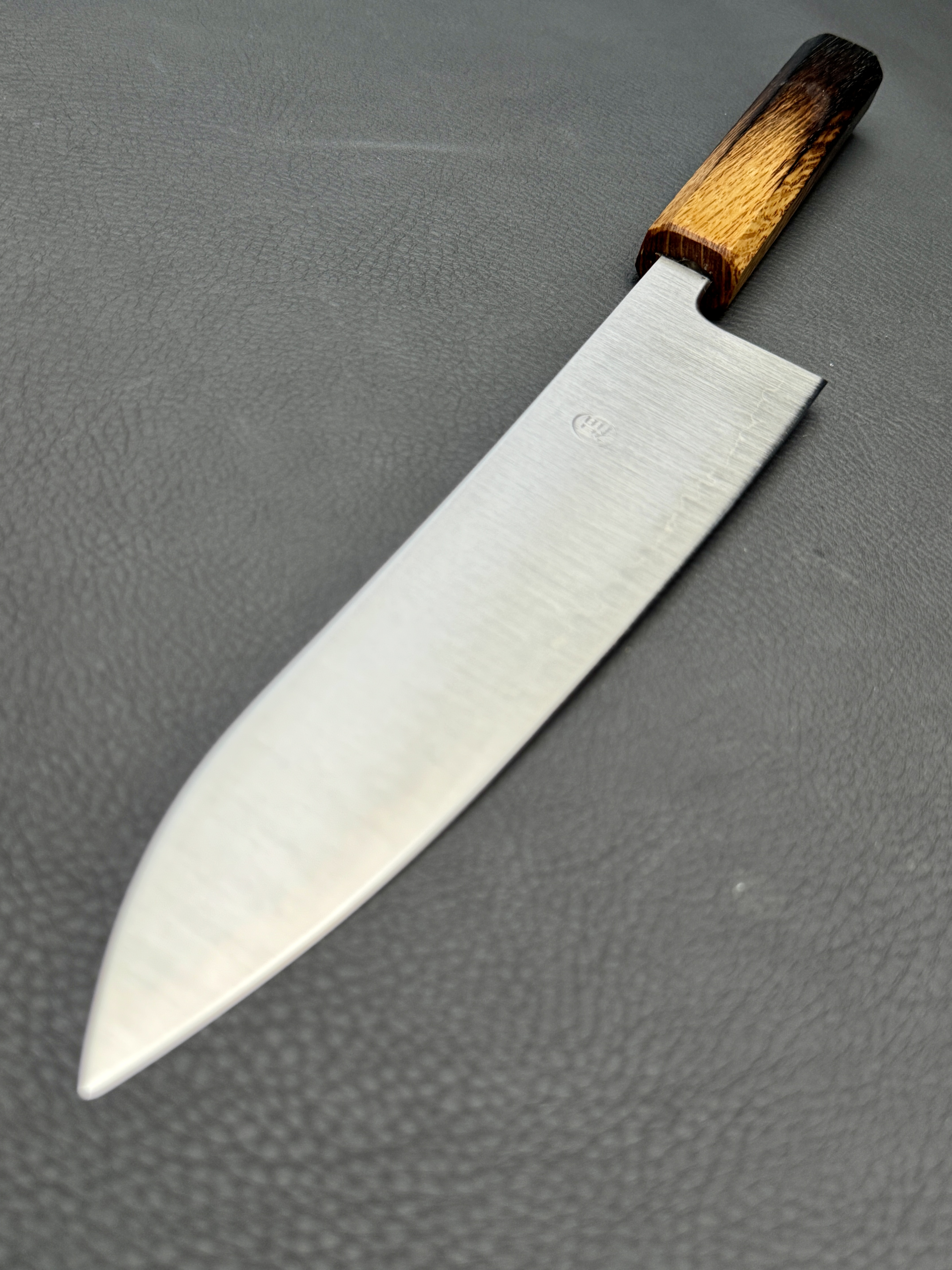 Fukushima 素晴らしい Subarashī, Aogami Super, Gyuto (Chef's knife) 210 mm,  Oak handle (Yakiurushi)
