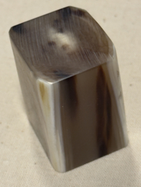 Buffelhoorn (blokje), zwart met lichte strepen (38 x 25 x 30mm)