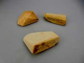 Natuurlijke Iyo Nagura steen -Tomonagura- ± 50-90 gr. (いよ ・名倉)