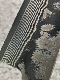 Okeya Kagerou Santoku Suminagashi, Ebbenhout octagonaal heft  -165 mm-