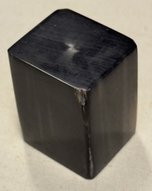 Buffelhoorn (blokje), zwart met lichte strepen (38 x 25 x 30mm)