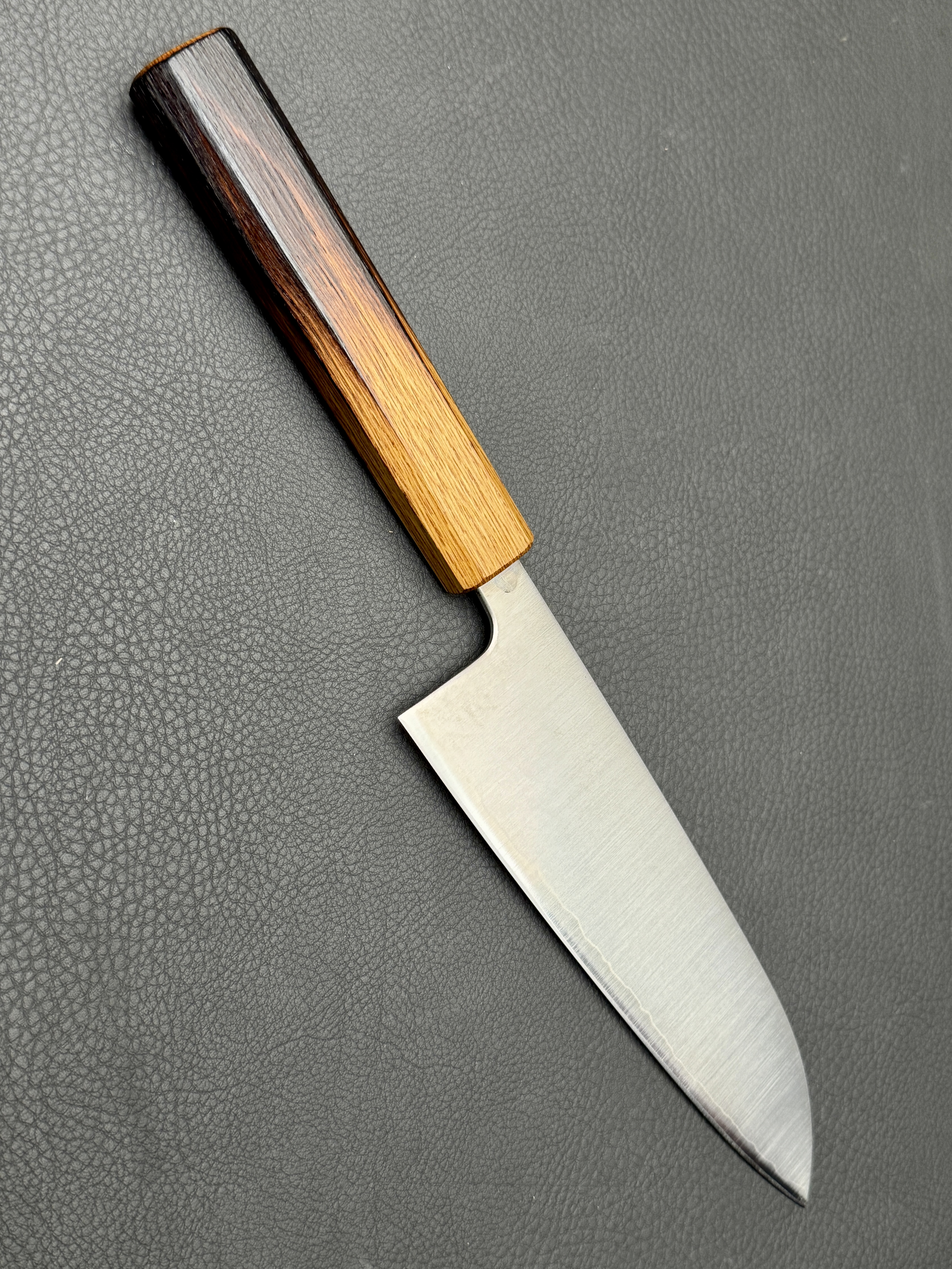 Fukushima 清潔さ Seiketsu-sa Gingami #3 stainless, Santoku (universal knife) 165 mm, oak handle (Yakiurushi)