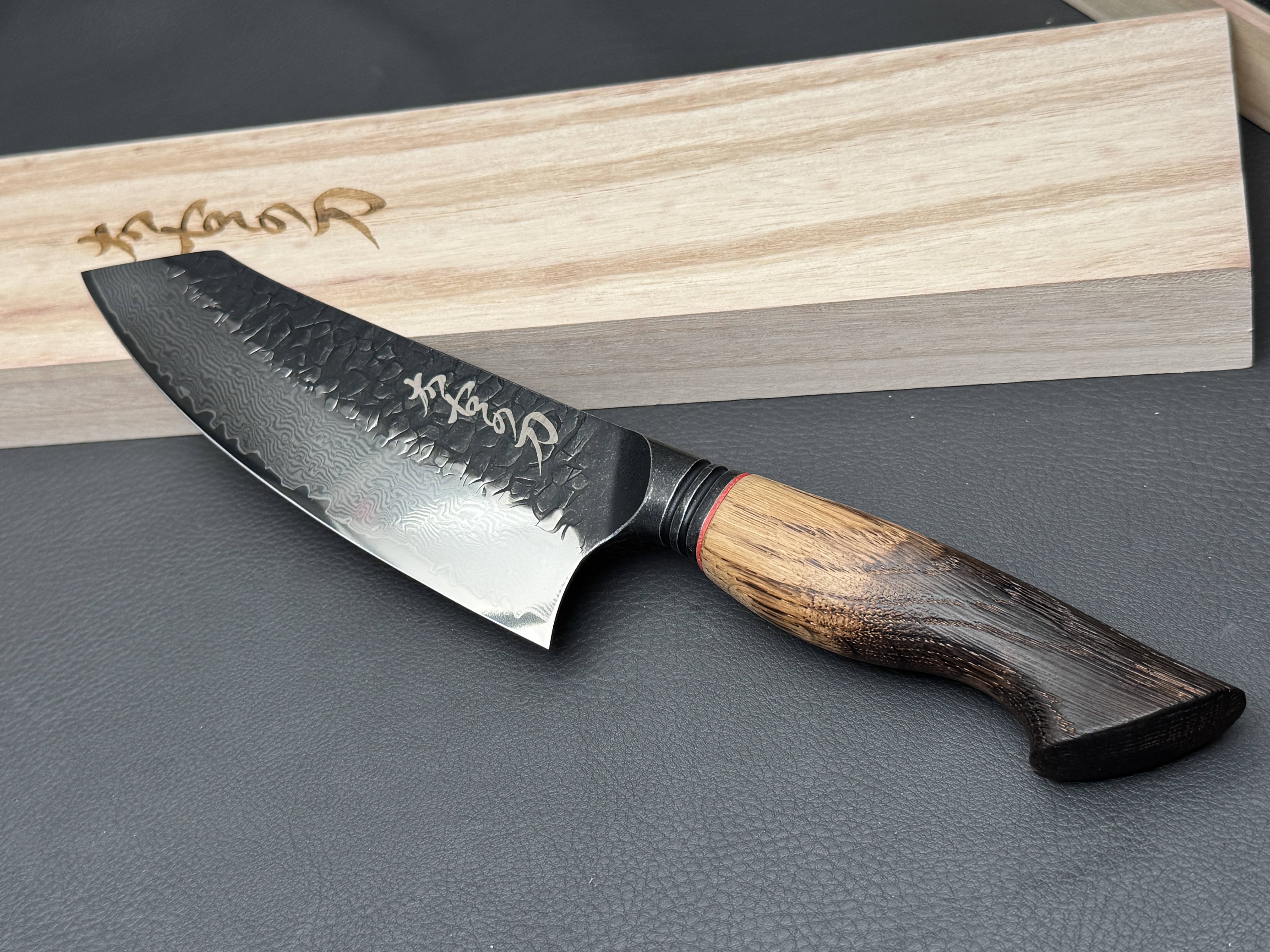 Katsumoto 太古の刀 Taikō no Tō, Kiritsuke Santoku 190 mm (universal knife)