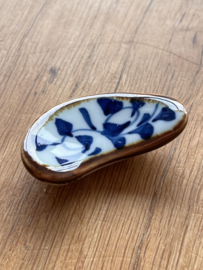 Chopstick rest, Handpainted Ceramic. -deluxe-