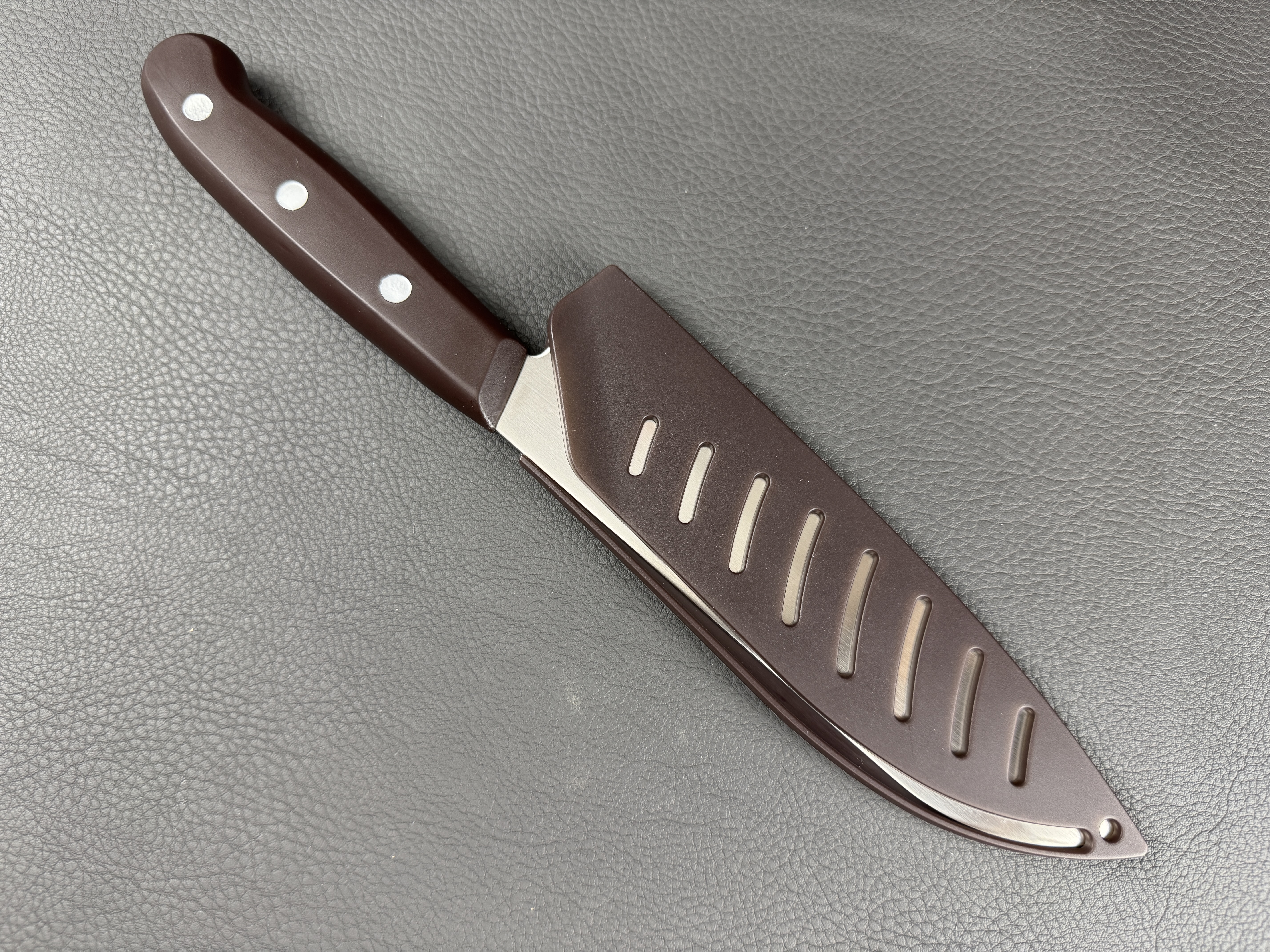 Shimomura Sakurayui Bannou Santoku (universal knife) 165 mm with cover
