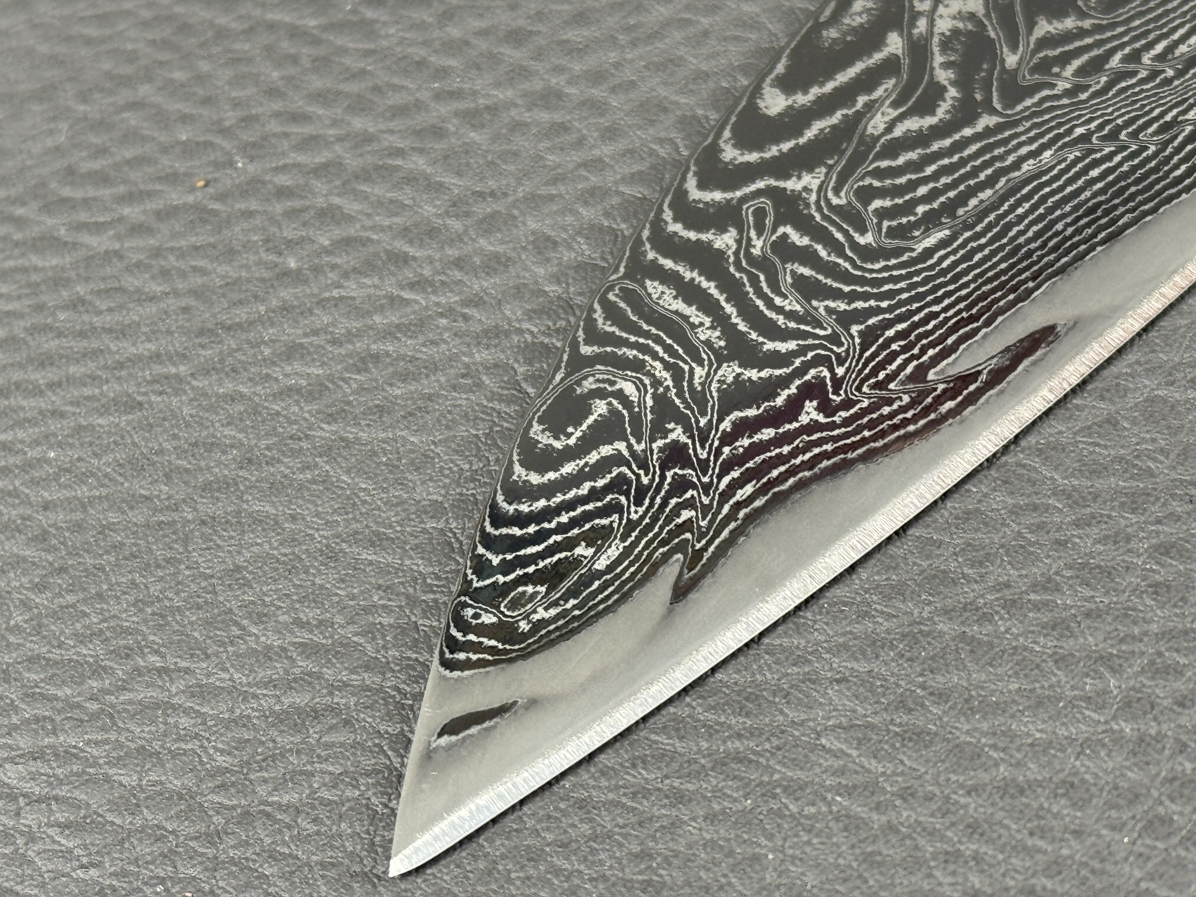 Kagemitsu 竜巻 Tatsumaki, Gyuto 210 mm (chef's knife), AUS10 damascus -blade only-