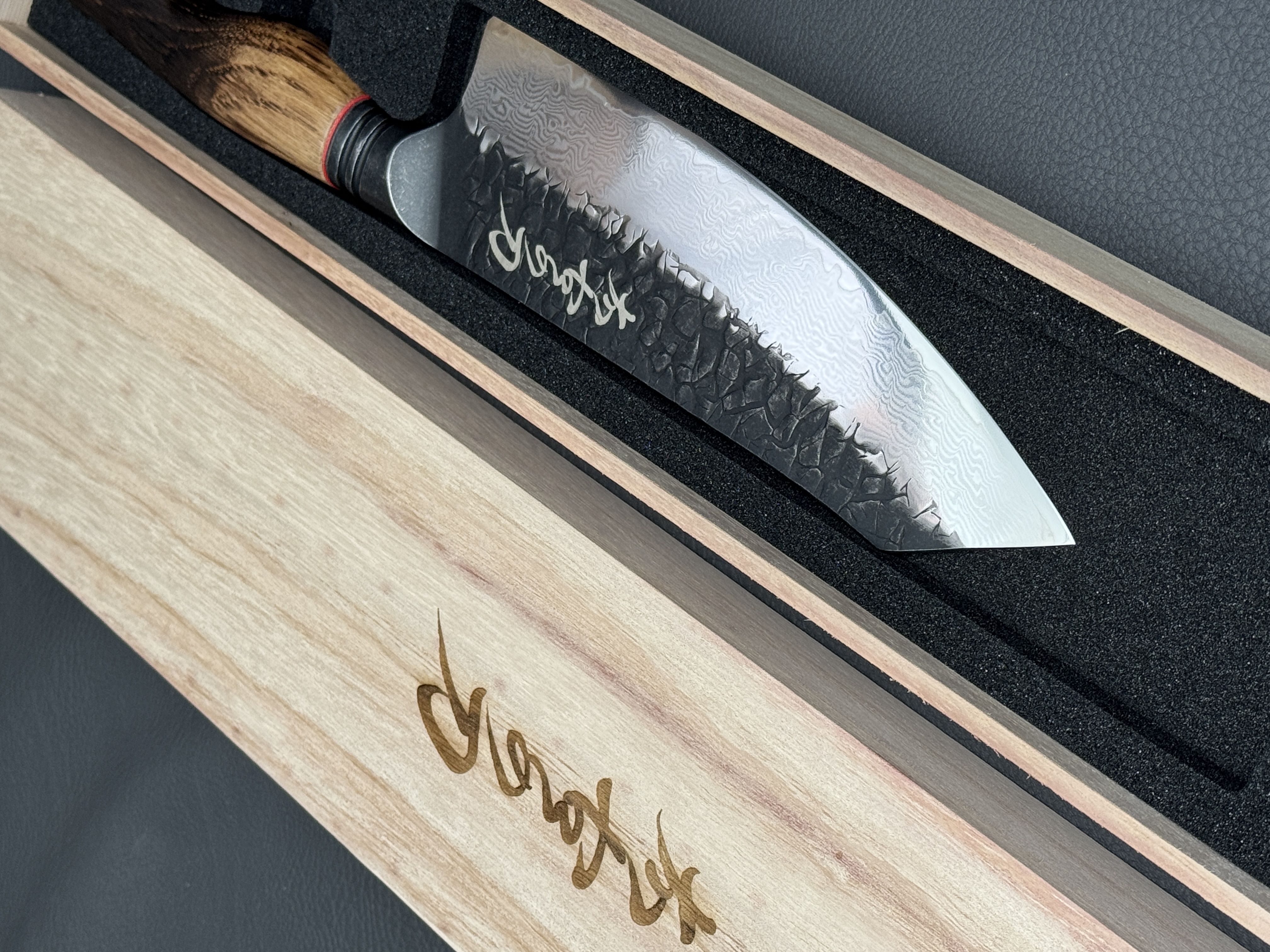 Katsumoto 太古の刀 Taikō no Tō, Kiritsuke Santoku 190 mm (universal knife)