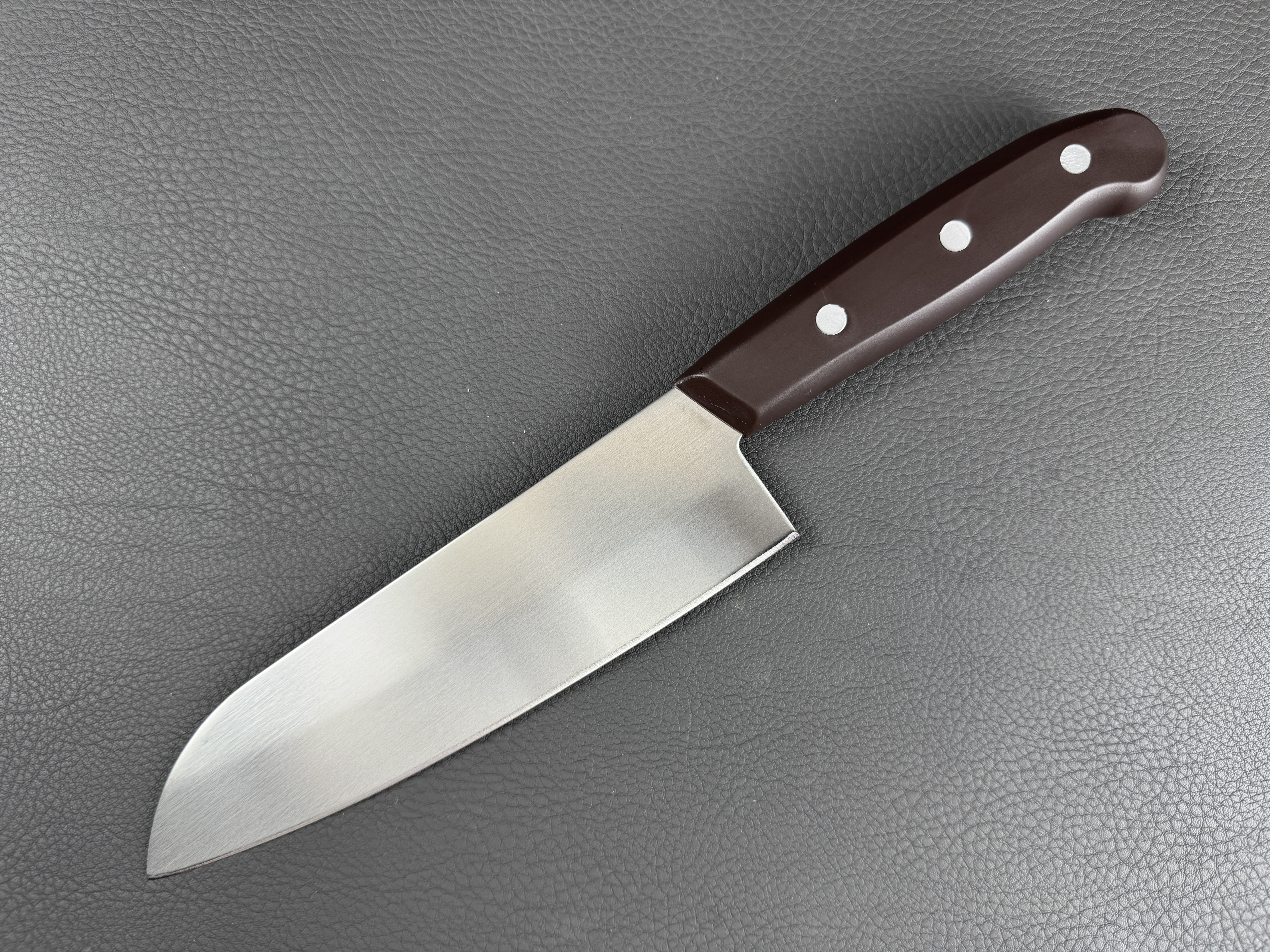Shimomura Sakurayui Bannou Santoku (universal knife) 165 mm with cover