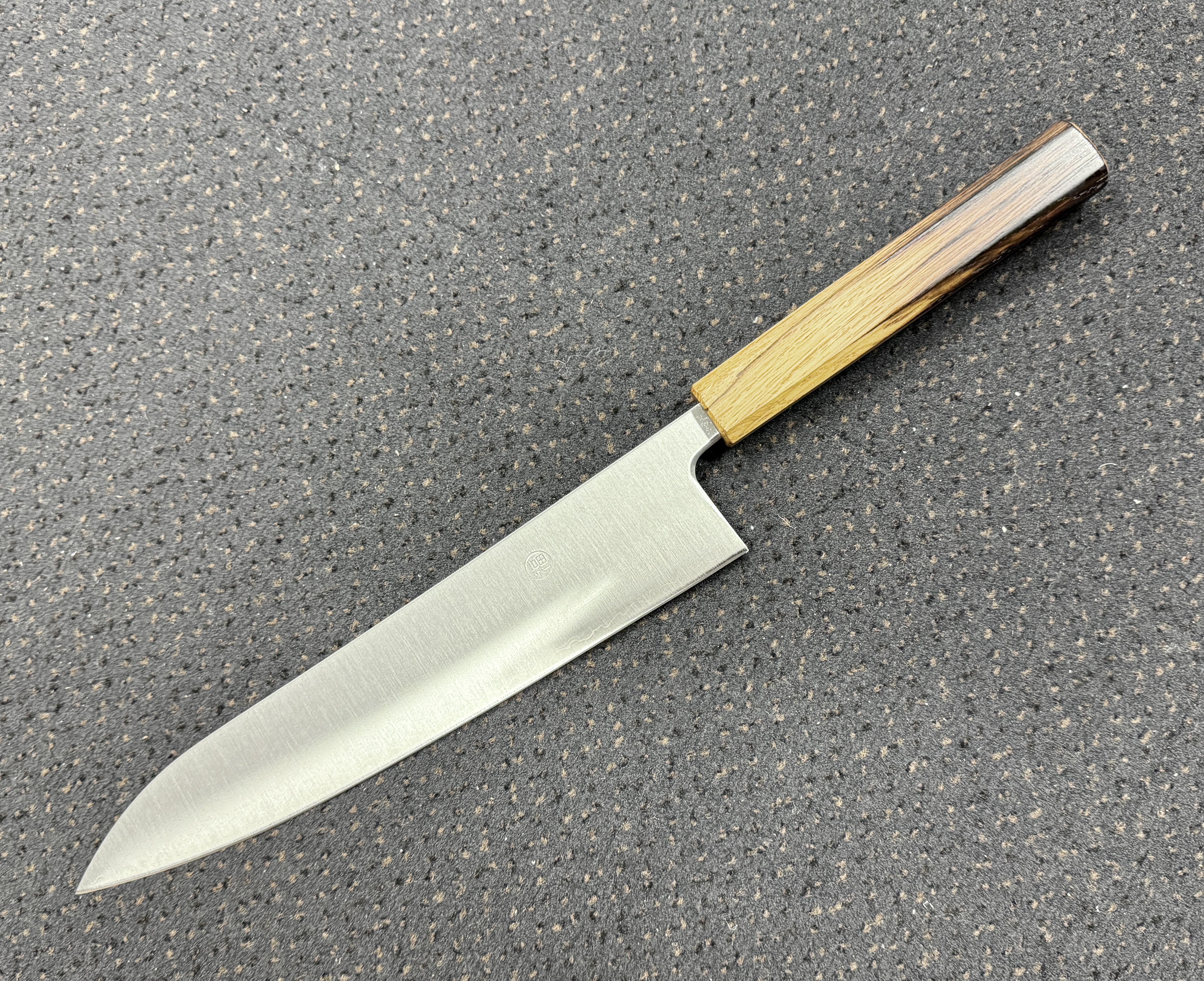 Fukushima 素晴らしい Subarashī, Aogami Super, Gyuto (Chef's knife) 240 mm,  Oak handle (Yakiurushi)