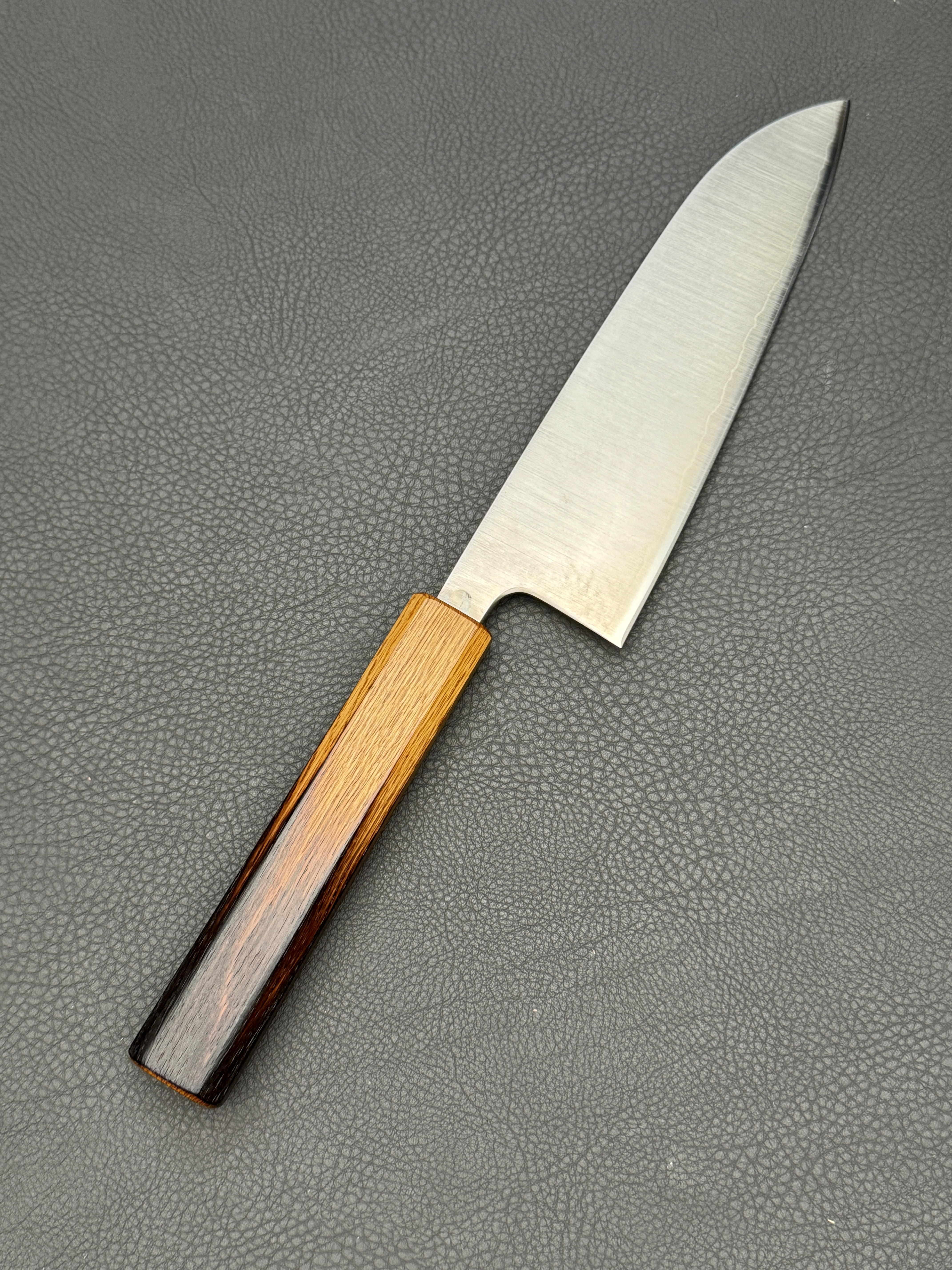 Fukushima 清潔さ Seiketsu-sa Gingami #3 stainless, Santoku (universal knife) 165 mm, oak handle (Yakiurushi)