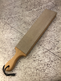 Kagemitsu Stropping wood - saddle leather - with handle 2 sides.