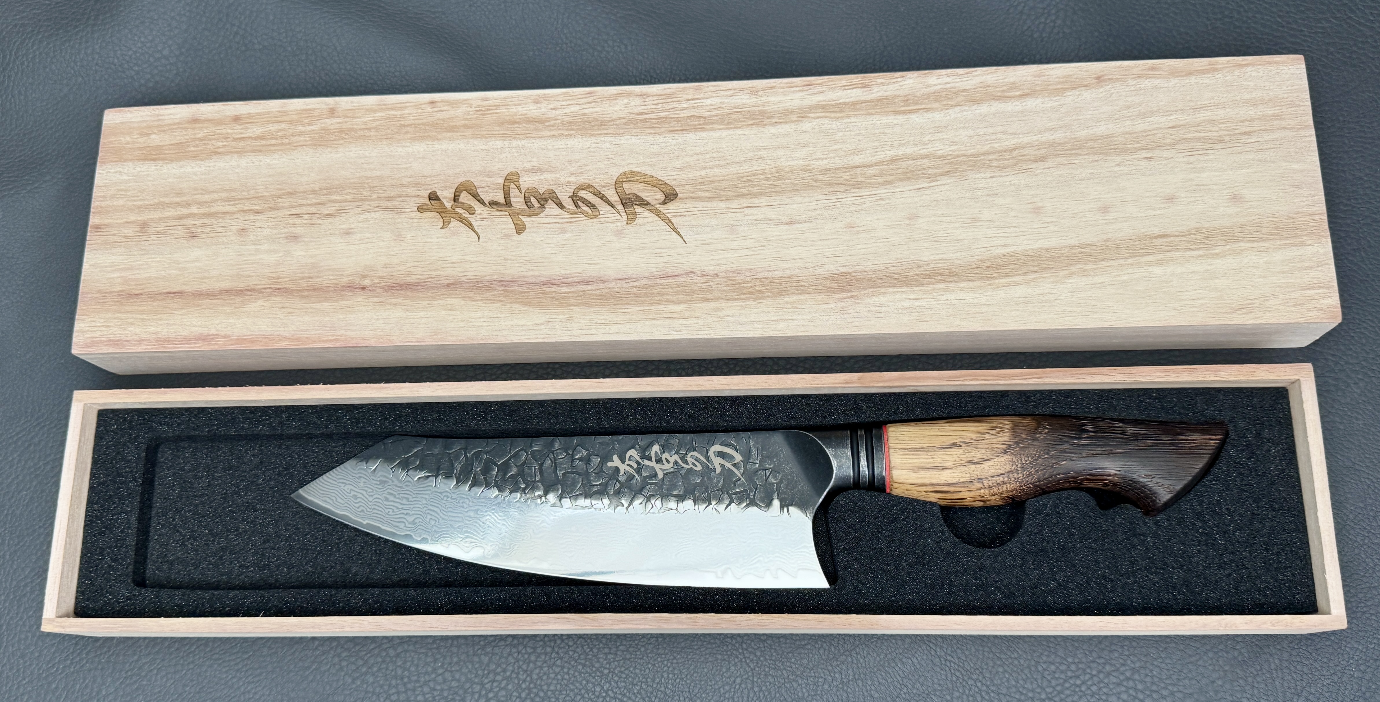 Katsumoto 太古の刀 Taikō no Tō, Kiritsuke Santoku 190 mm (universal knife)
