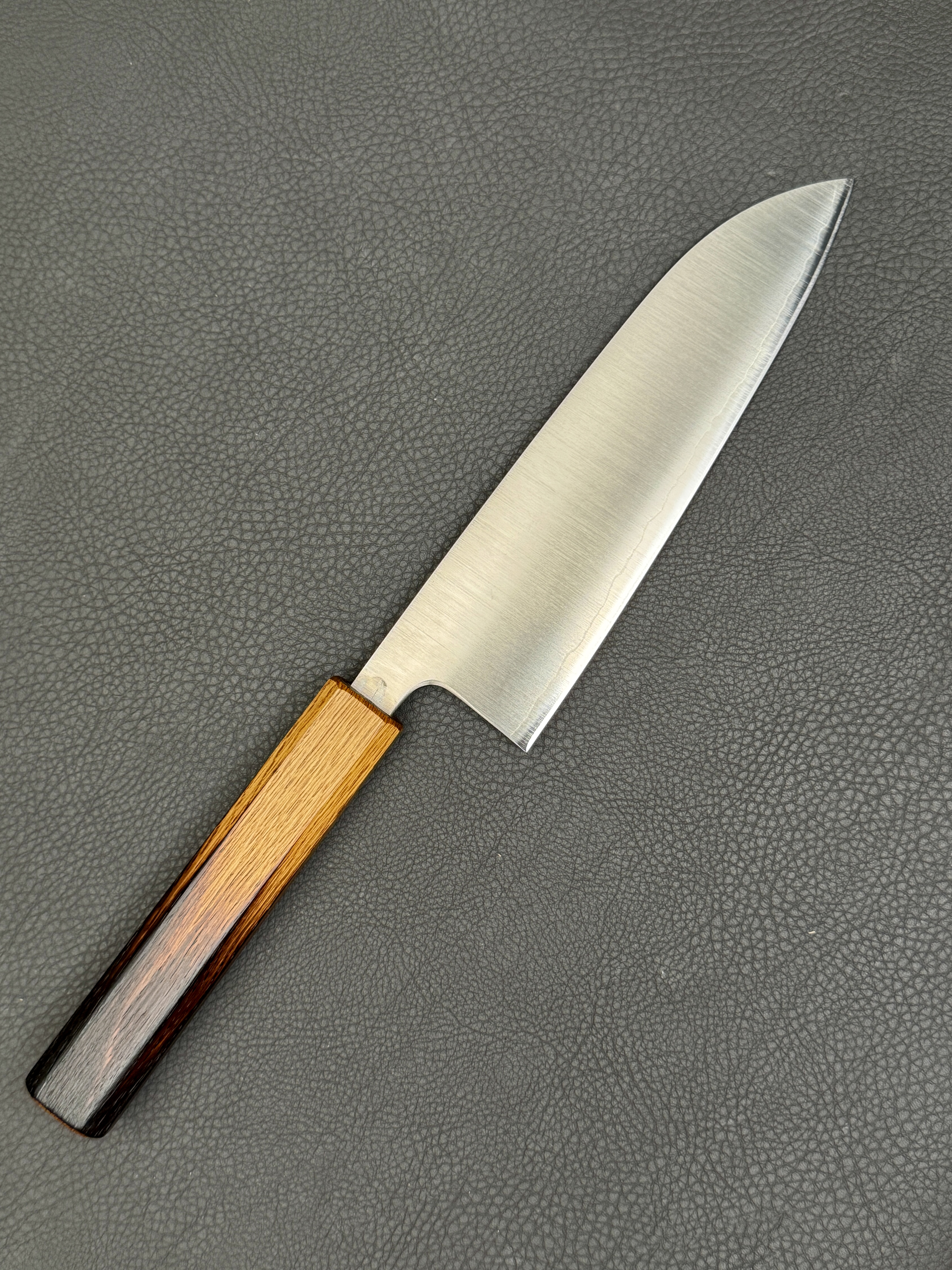 Fukushima 清潔さ Seiketsu-sa Gingami #3 stainless, Santoku (universal knife) 165 mm, oak handle (Yakiurushi)