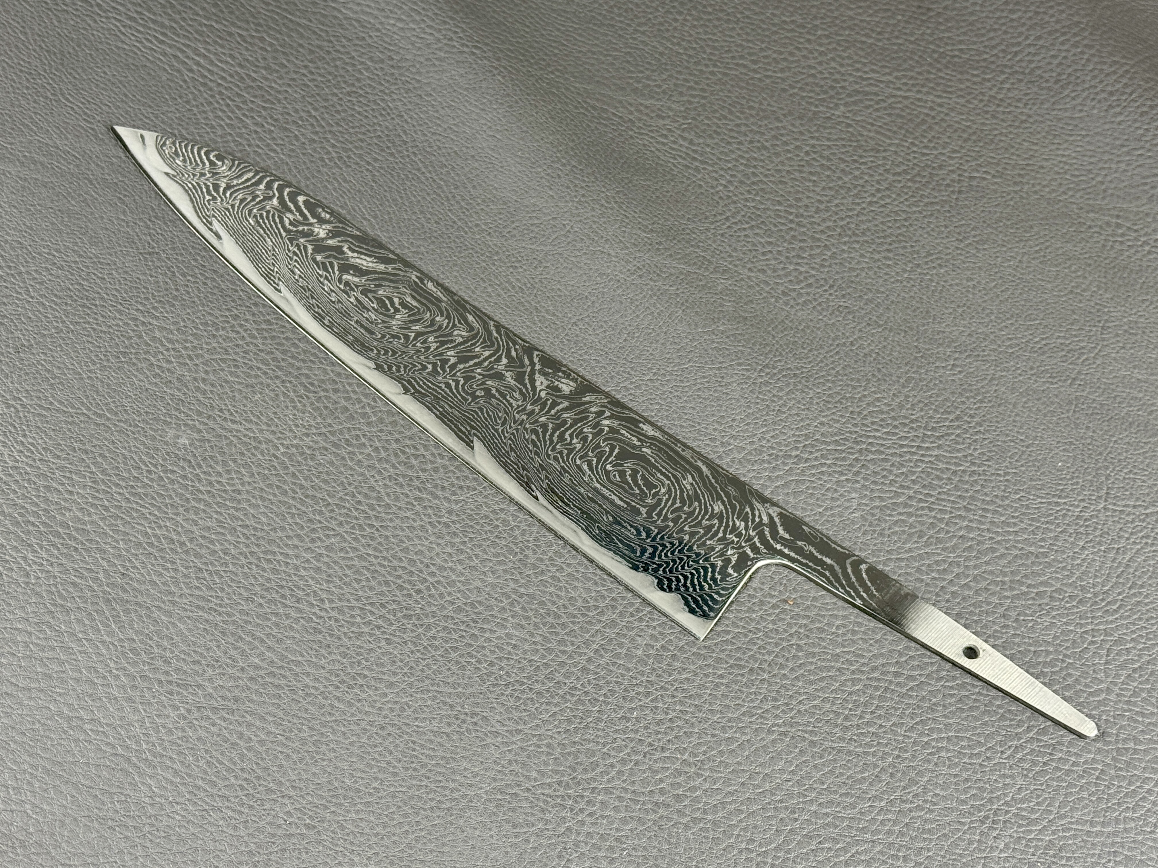 Kagemitsu 竜巻 Tatsumaki, Gyuto 210 mm (chef's knife), AUS10 damascus -blade only-