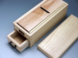 Katsubako / Katsuobushi Kezuriki (Japanese bonito scraper)
