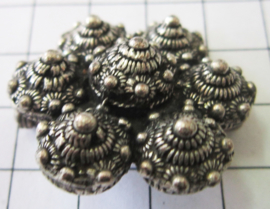 ZKB913  7-Zeeuwse knopjes broche