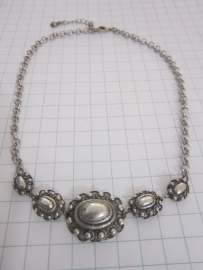 ZKC710 Ovale Zeeuwse knoppen collier, verzilverd
