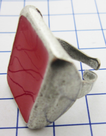 RIN402 vierkante ring verzilverd, een maat, met rode emaille
