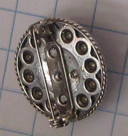 Zeeuwse knop broche, rond met rand, 27 mm doorsnede