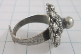 ZKR307 Zeeuwse knop ring met uitstekend bolletje