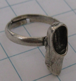 Ring klompje, zwaar verzilverd.