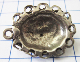 ZB075 Ovale Zeeuwse knop oogjesrand en eenoog