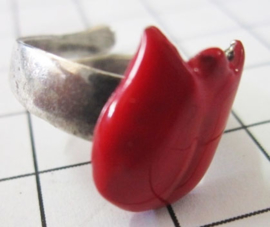RIN301 ring tulp verzilverd, een maat met rode emaille