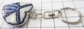 SLE 613 sleutelhanger met koperkleurige sleutelring, delftsblauw hart handgeschilderd