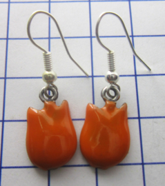 OOR132 oorhangers verzilverde tulpenkop met oranje emaille