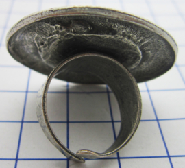 RIN404 ovale ring verzilverd, een maat met zwarte emaille