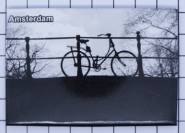 10 stuks koelkastmagneet Amsterdam  fiets op brug zwart wit MAC:19.010