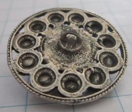ZKK801 Grote Zeeuwse kledingknoop 3 cm doorsnede met lus achterkant