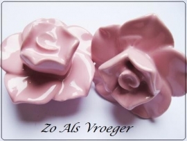 Klantfoto Yvonne`s Rozen babykamer met porseleinen knopjes