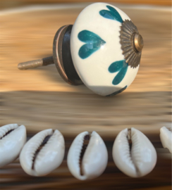 Kastknop wit met klassiek groene  hartjes, Kastknop  antiek groen