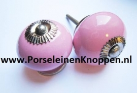 Klantfoto Buikkast met Roosjes en roze porseleinen knoppen