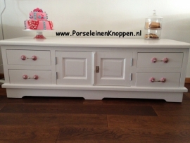 Klantfoto Dressoir met roze kastgrepen