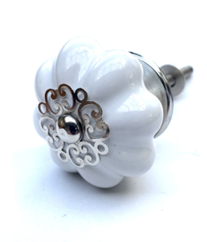 Witte bloemknop met mooie kroon