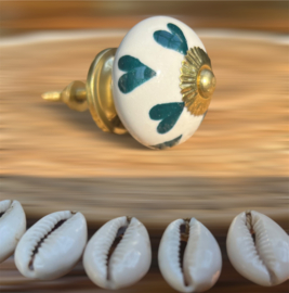 Kastknop wit met klassiek groene  hartjes, Kastknop  antiek groen
