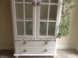 Klantfoto Buffetkast en dressoir met heel veel grote Barok kastknoppen