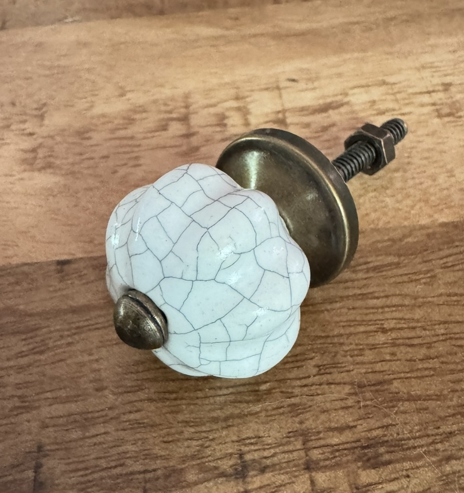 Kleiner Schrankknopf mit Krakelee, Schrankknopf mit Craquele