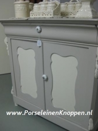 Klantfoto Commode met porseleinen kastknop