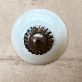 Creme kastknopje clasic, Kastknopjes crème antiek messing