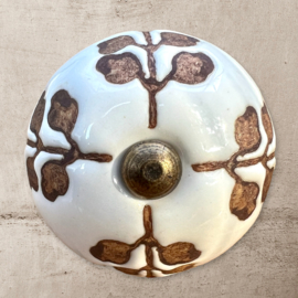 Authentischer Schrankknopf mit Relief, weiß mit braun. Zeitloser Good in Style Schrankknauf